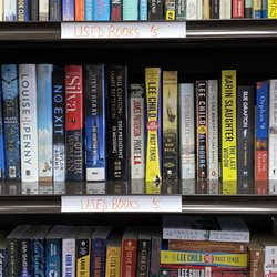 Boutique Java Kap - Used books section