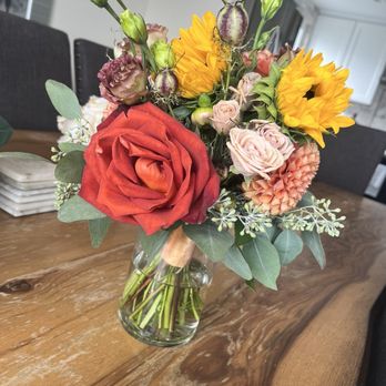 Blossoms & Botanicals - Maid of honor bouquet - Florists Near Me - Belmont, California Blossoms & Botanicals - Maid of honor bouquet - Florists Near Me - Belmont, California