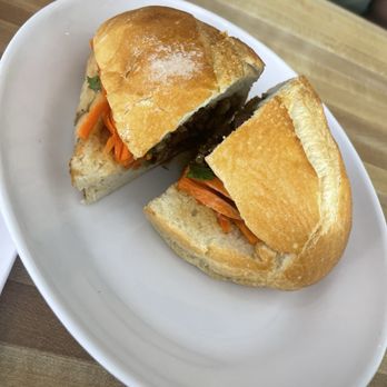 Het Say Vietnamese Kitchen - Grilled Pork Banh Mi - Vietnamese Near Me - Austin, Texas