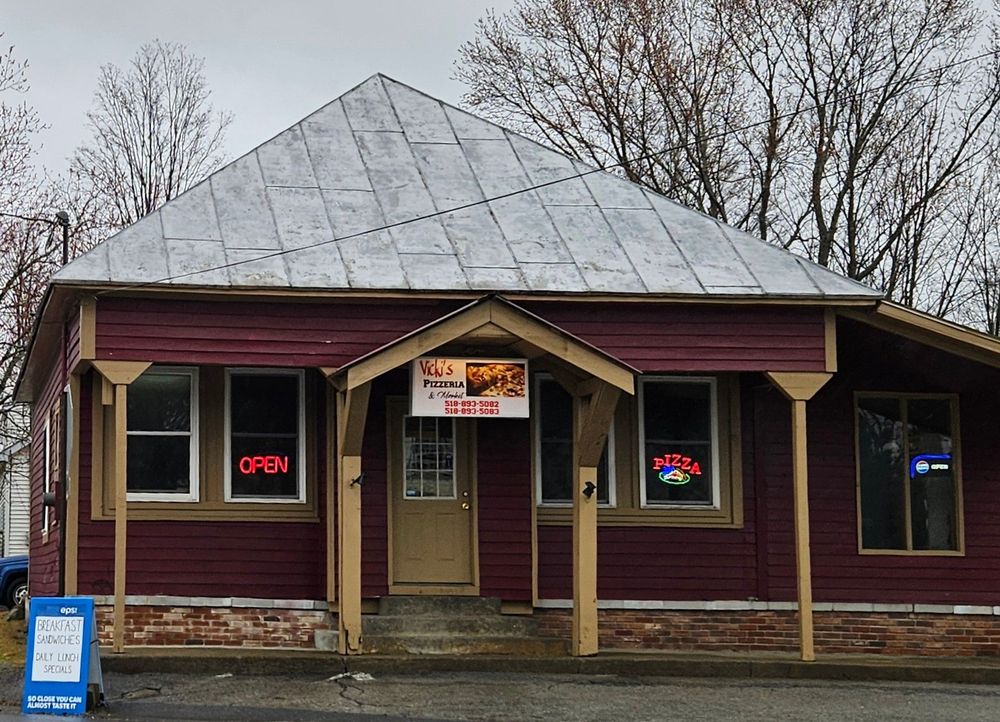 Vicki's Pizzeria & Market