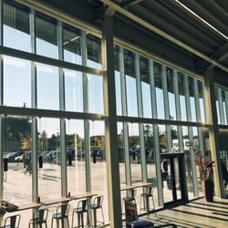 Kvadrat - Vegger av glass gir et fint lys i solskinnet.