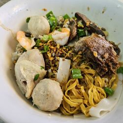 Trieu Chau Restaurant - 29. Combination Beef Rice N  Egg Noodle