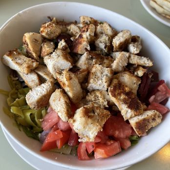 Apovini Grill - Small chopped green with chicken. - American Near Me - Clawson, Michigan