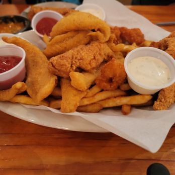 Senor Donkey - Fish, shrimp, and chips basket. Dipping sauce are tartar sauce and cocktail sauce with a side of lemons. - Mexican Near Me - South Padre Island, Texas