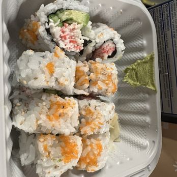 Muto Sushi & Bowl - California roll - Sushi Bars Near Me - Seattle, Washington