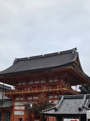 Yasaka Shrine by null