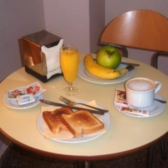 Hotel Nuevo Triunfo - Hotels Near Me - Barcelona, B