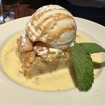 Yard House - Bread pudding - New American Near Me - Indianapolis, Indiana Yard House - Bread pudding - New American Near Me - Indianapolis, Indiana