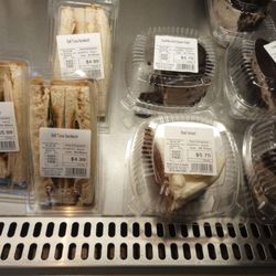 Safi Fine Foods - Cakes and sandwiches