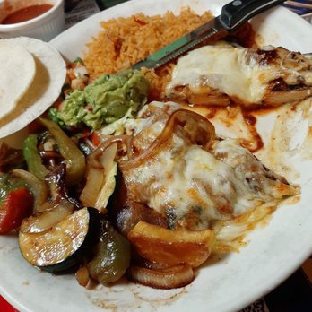 Arboledas Mexican Grill - Pollo Chipotle plate, veggies were coated in old burnt chipotle sauce. - Mexican Near Me - Royse City, Texas Arboledas Mexican Grill - Pollo Chipotle plate, veggies were coated in old burnt chipotle sauce. - Mexican Near Me - Royse City, Texas
