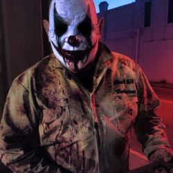 Mad Jack's Haunted House - This guy is crazy LOL