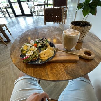 Krays Coffee - Avocado toast and latte - Coffee & Tea Near Me - Vancouver, Washington