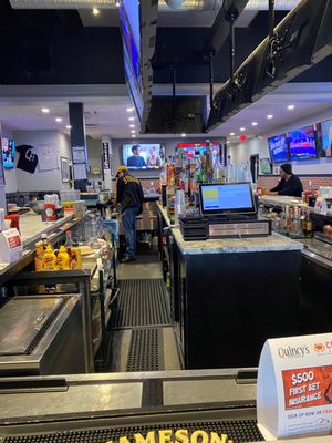 Quincy’s Potomac Bar & Grille by null