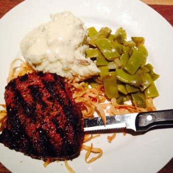 Cheddar's Scratch Kitchen - Sirloin with green beans and mashed potatoes - American Near Me - Albuquerque, New Mexico