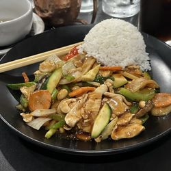 Spicy Tuna Sushi Bar and Grill - Kung Pao Chicken
