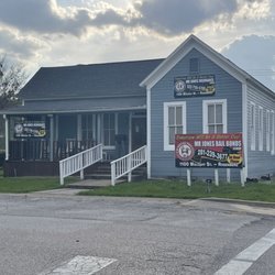 Mr Jones Bail Bonds - Exterior of building
