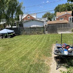 Yung Kngz Lawn Care - Who doesn't like a clean cut yard?