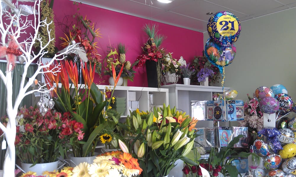 FLOWERS BY THE BAY Updated June 2024 696 Eastside Village, Gumdale