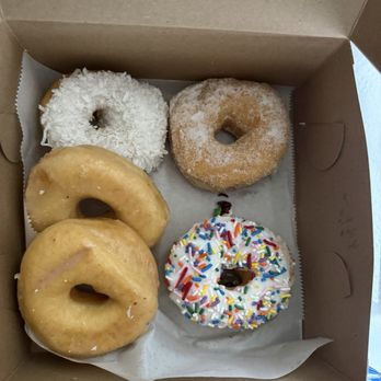 Dixie Cream Donuts - Donuts Near Me - West Palm Beach, Florida