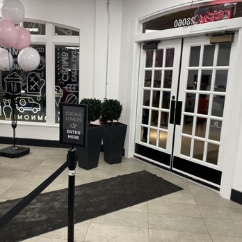 Crumbl - Novi - Bakeries Near Me - Novi, Michigan
