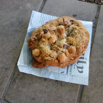 Dorodi Pastry - Chocolate Chip with Nuts - Donuts Near Me - Lyon, 69
