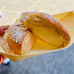 Mamasons - Bilog with Queso (salted cheesecake) ice cream.