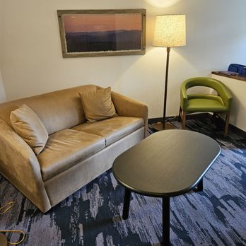 Fairfield by Marriott Inn & Suites Pittsburgh New Stanton - Sitting area - Hotels Near Me - New Stanton, Pennsylvania
