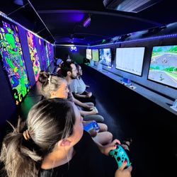 Games Straight 2 U - Gaming truck.