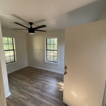 Precision Painting & Remodeling - empty living room - Painters Near Me Precision Painting & Remodeling - empty living room - Painters Near Me