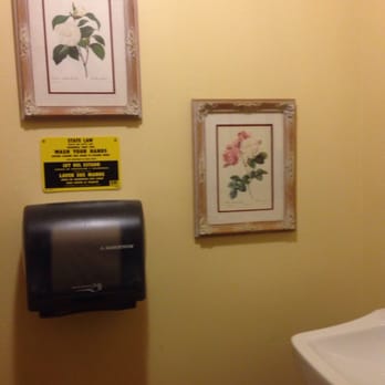 Don's Country Kitchen - Women's bathroom 3 - Breakfast & Brunch Near Me - Oceanside, California