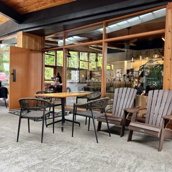 Isetta Cafe Bistro - Cafes Near Me - West Vancouver, British Columbia