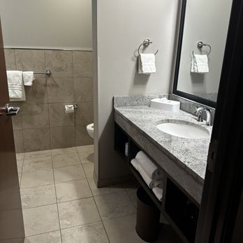 Drury Plaza Hotel Milwaukee Downtown - Hotels Near Me - Milwaukee, Wisconsin