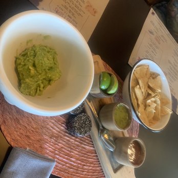 Blue Agave - Chips, avocado dip, green, and red sauce - Bars Near Me - Cancún, ROO Blue Agave - Chips, avocado dip, green, and red sauce - Bars Near Me - Cancún, ROO