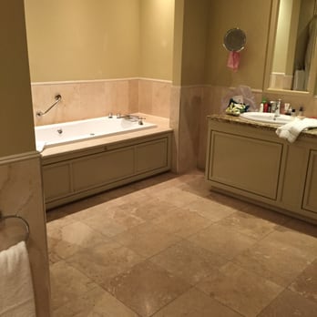 Knockranny House Hotel - Deluxe bathroom. - Hotels Near Me - Westport, Missouri