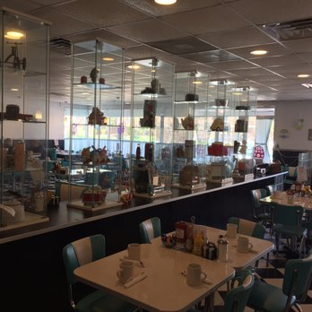 Lola's Diner - Diners Near Me - Park Ridge, Illinois