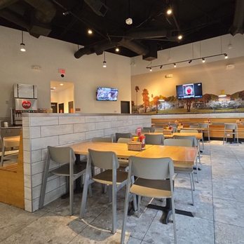 Smashburger - Dining Room - Burgers Near Me - Tempe, Arizona