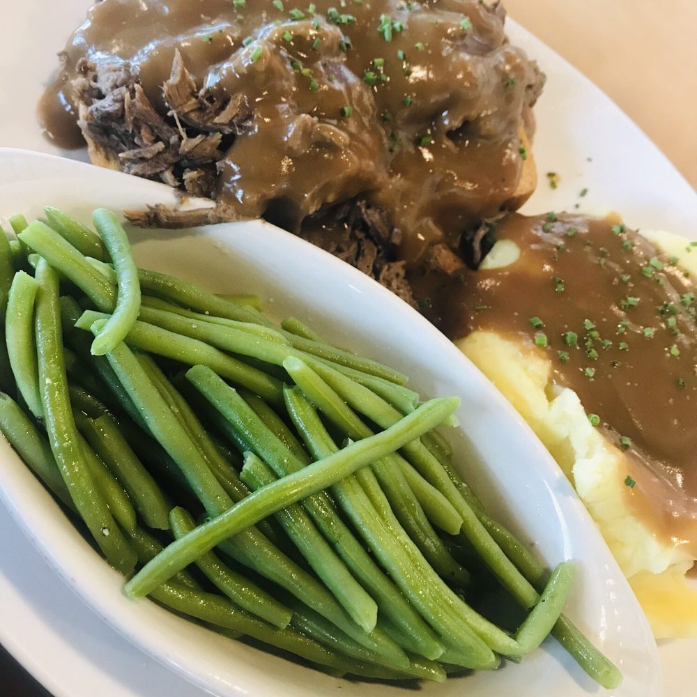 Open face roast beef sandwich with mashed taters and green beans Open face roast beef sandwich with mashed taters and green beans