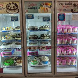 Baskin-Robbins Ice Cream - Freezer of cakes