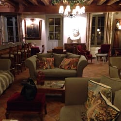 La Tour d'Auxois - Salon très confortable,canapés accueillants devant la cheminée, moment de détente assuré