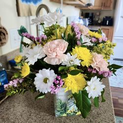 Four Seasons Florist & Garden Center - Flower Arrangement