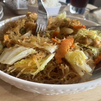 Kabayan Kusina - Pancit Bihon with Chicken - Filipino Near Me - San Antonio, Texas
