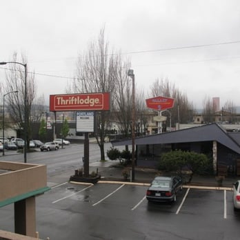 Eastside Lodge - View of the street - Hotels Near Me - Portland, Oregon Eastside Lodge - View of the street - Hotels Near Me - Portland, Oregon