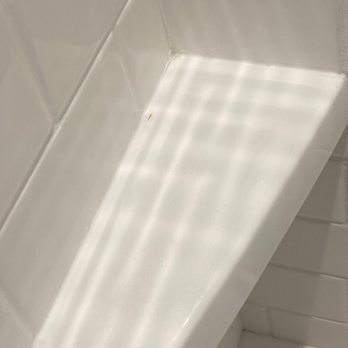 Tru by Hilton Lehi - Soap scum in shower - Hotels Near Me - Lehi, Utah Tru by Hilton Lehi - Soap scum in shower - Hotels Near Me - Lehi, Utah