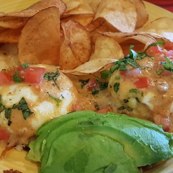 Blackbird Café - Dos caballeros Benedict sub homemade potato chips add avocado - Cafes Near Me - Long Beach, California