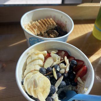 Playa Bowls - Blueberry, Strawberry, & Sliced Almonds Oatmeal Bowl - Coffee & Tea Near Me - Miami, Florida Playa Bowls - Blueberry, Strawberry, & Sliced Almonds Oatmeal Bowl - Coffee & Tea Near Me - Miami, Florida