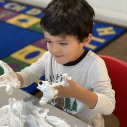 Burbujitas Alegres Dual Immersion Preschool - Exploring with sensory activities, these activities encourage and support various types of development in our students.