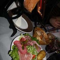 La Pierrade - Assiette de charcuterie - Raclette