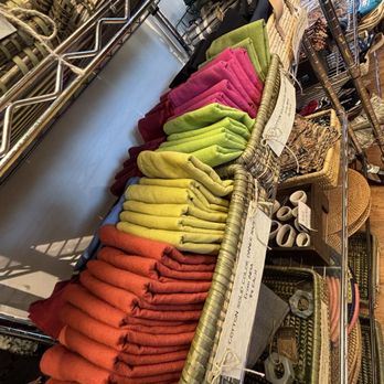 Giraffe - Women's Clothing Near Me - Vashon, Washington Giraffe - Women's Clothing Near Me - Vashon, Washington