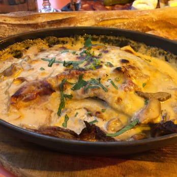 Chez Gladines - veal cutlet w/ cream sauce, cheese, scalloped potatoes - Basque Near Me - Paris, 75
