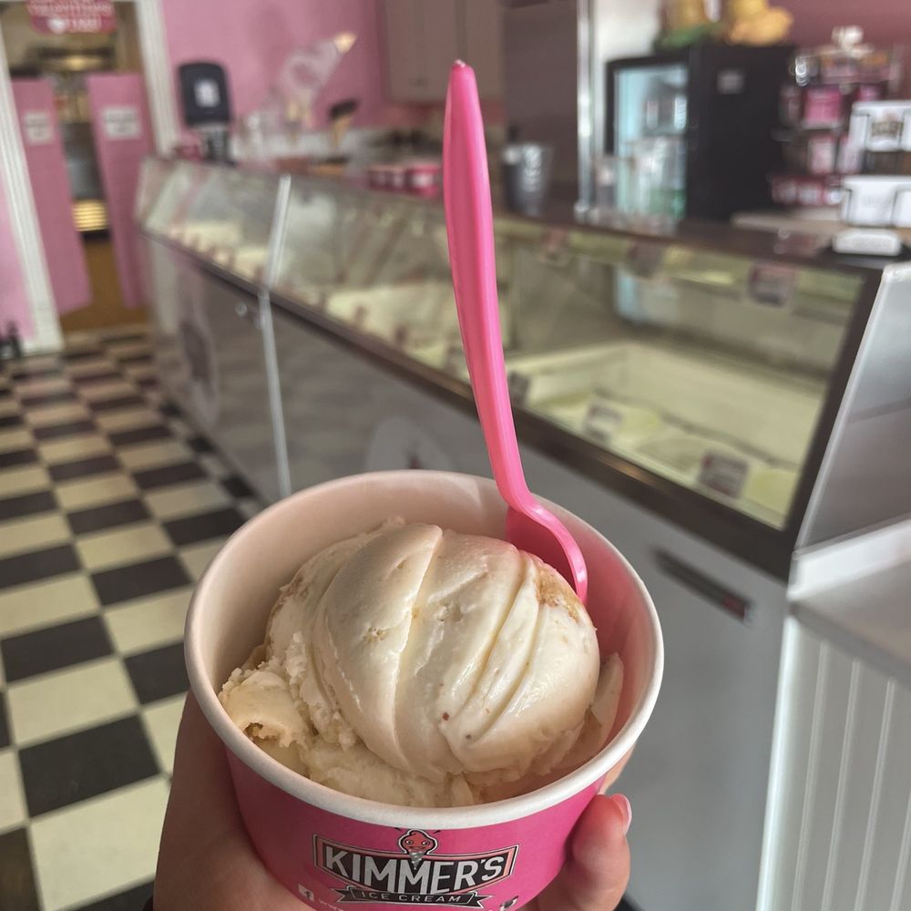 Kimmer's Ice cream - White chocolate salted oatmeal cookie - Ice Cream & Frozen Yogurt Near Me - Wheaton, Illinois Kimmer's Ice cream - White chocolate salted oatmeal cookie - Ice Cream & Frozen Yogurt Near Me - Wheaton, Illinois